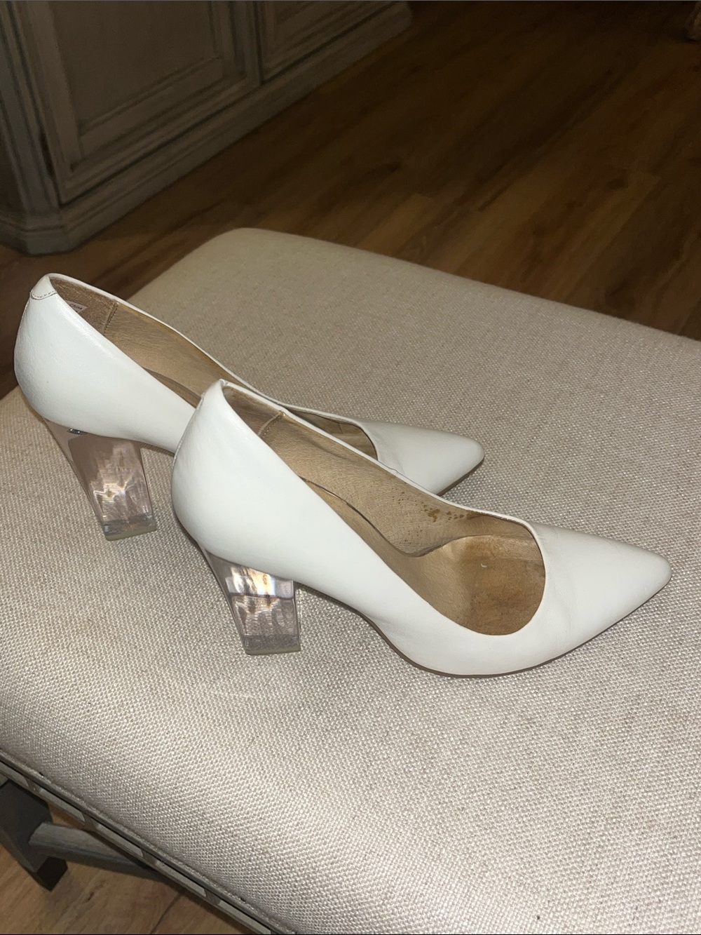 Aldo White Pointed-Toe Leather Heels with lucite heel. Size 8 B - Picture 6 of 6